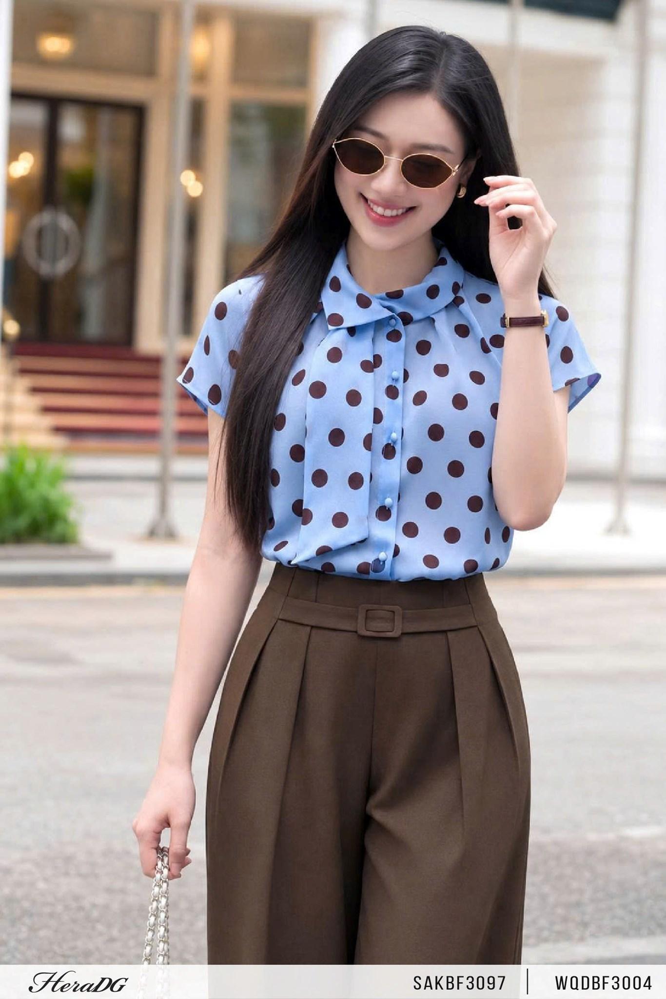 Áo họa tiết chấm bi