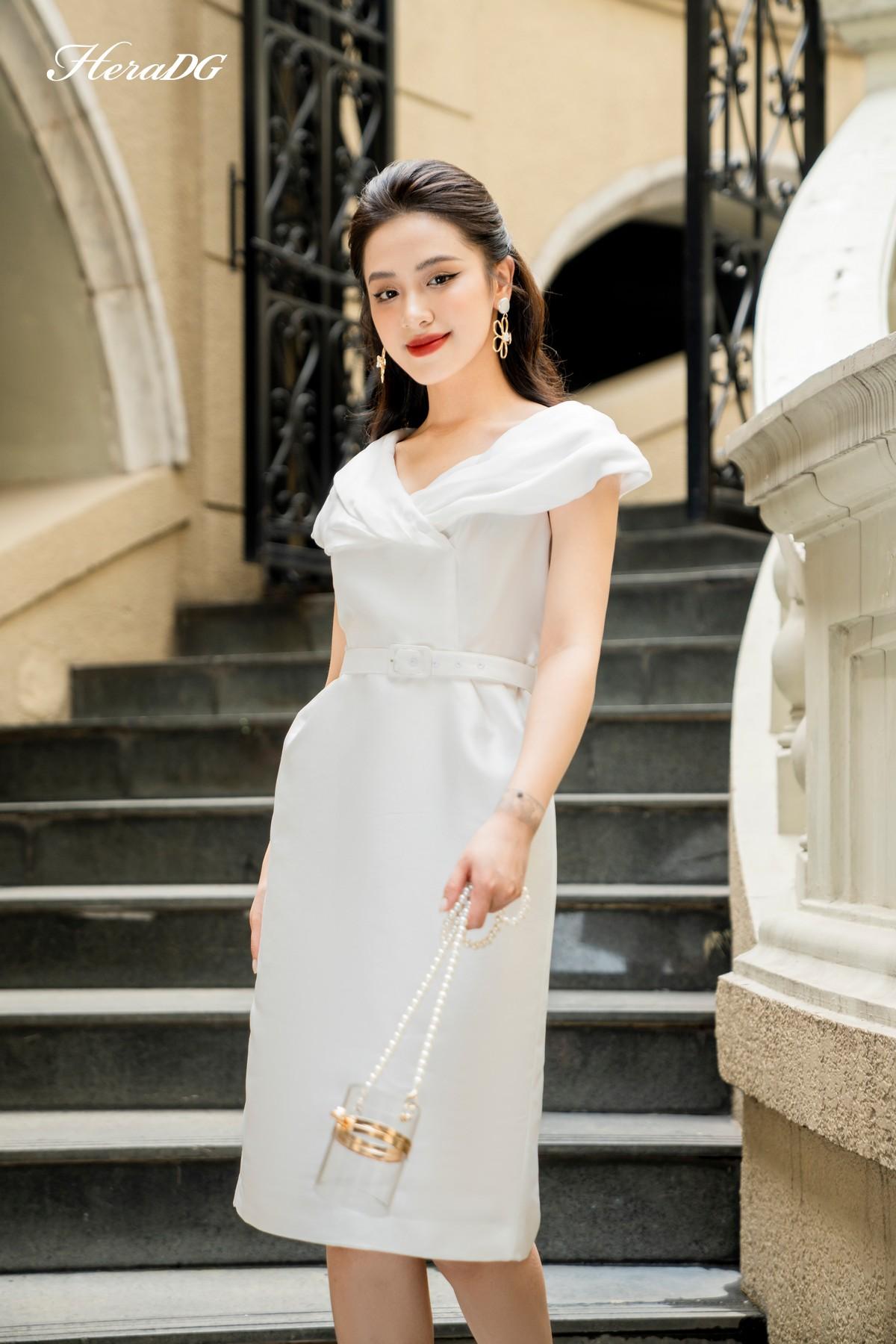 Đầm ôm phối vai