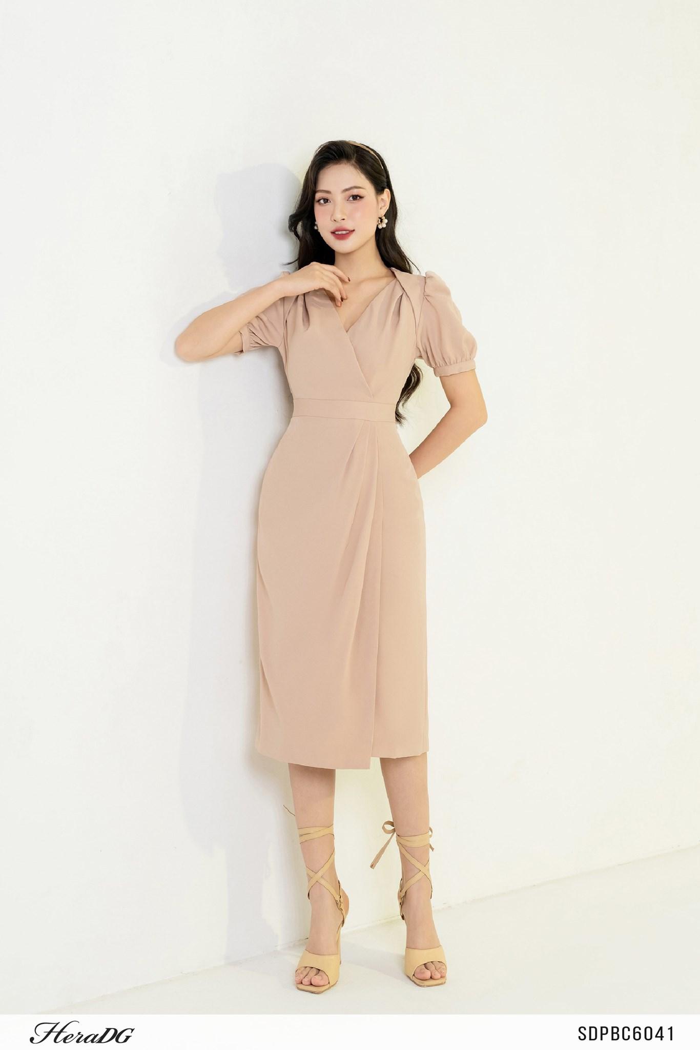 Đầm ôm vạt chéo