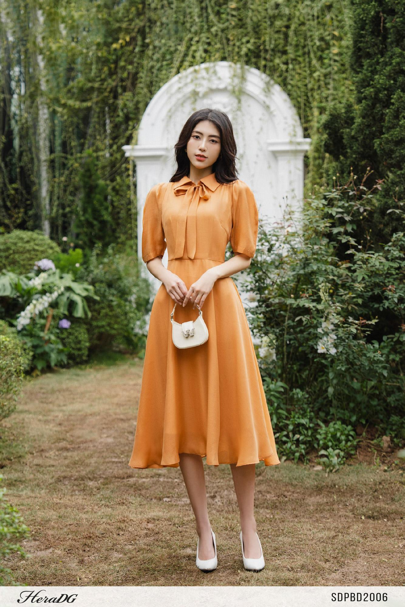 Đầm xoè cổ đức