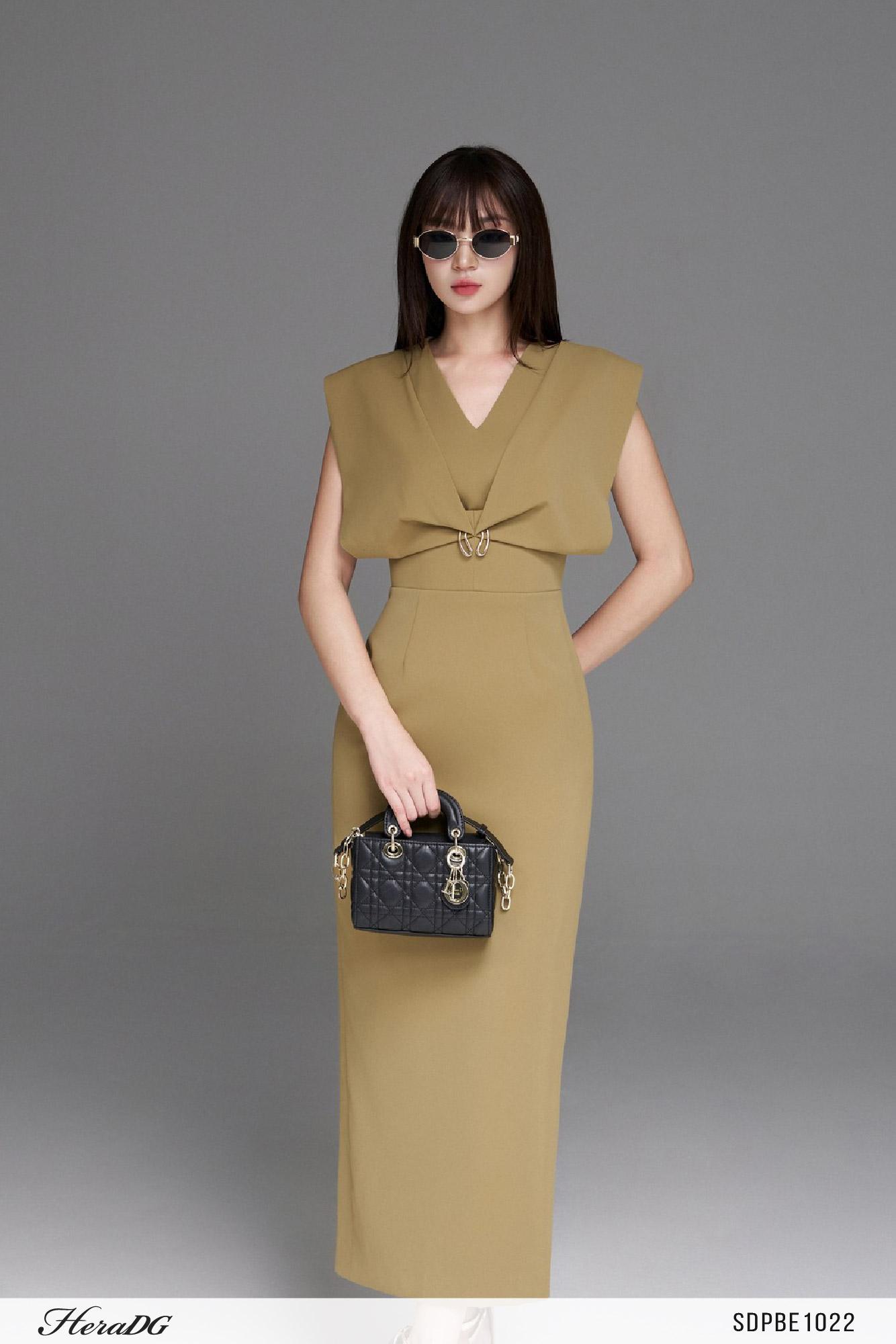 Đầm ôm cổ V xếp nếp trước ngực