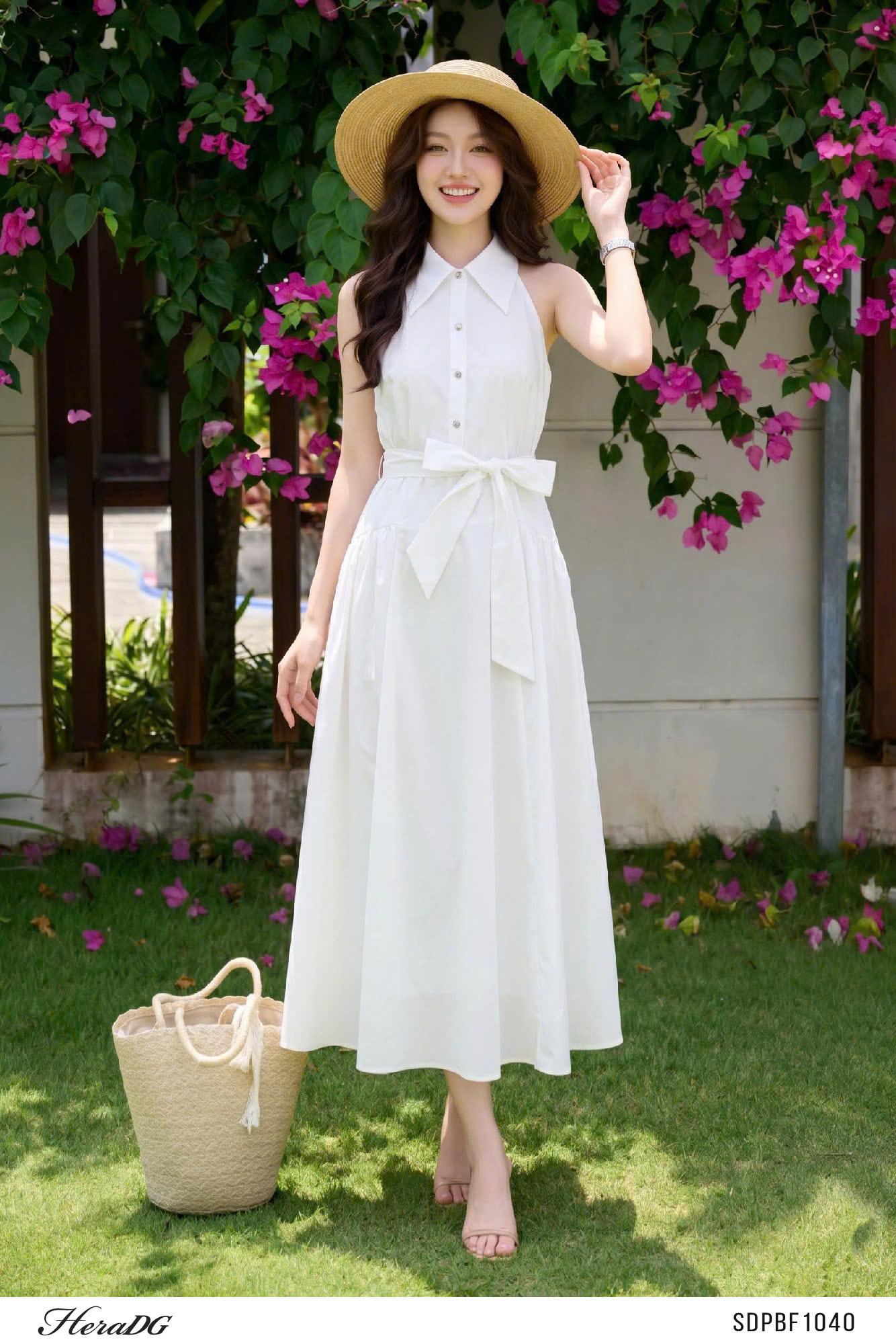 Đầm xòe cổ yếm, eo buộc nơ