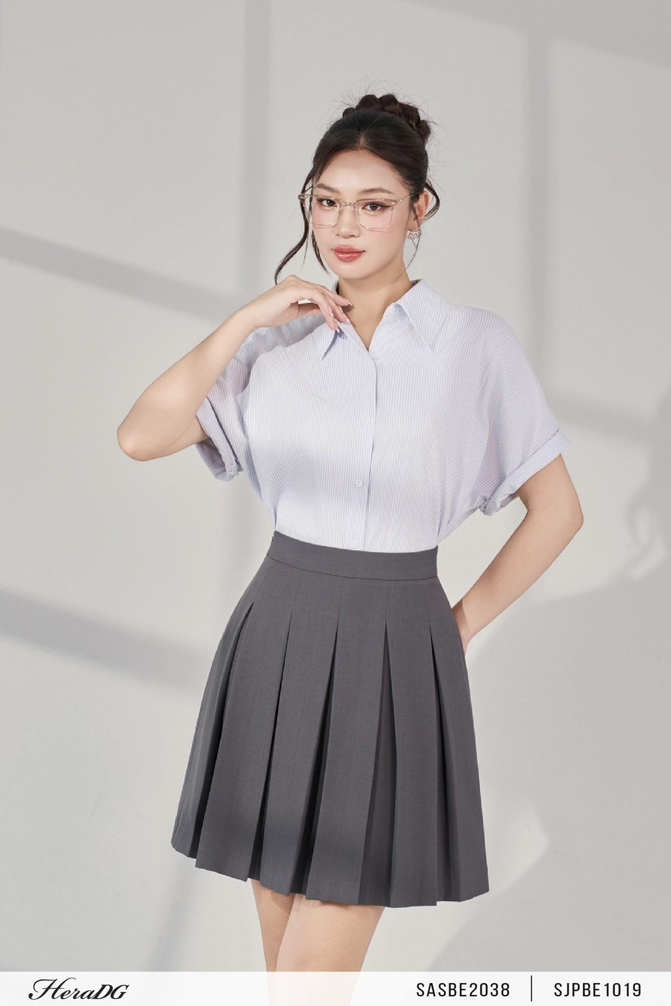 Chân váy xoè dáng ngắn