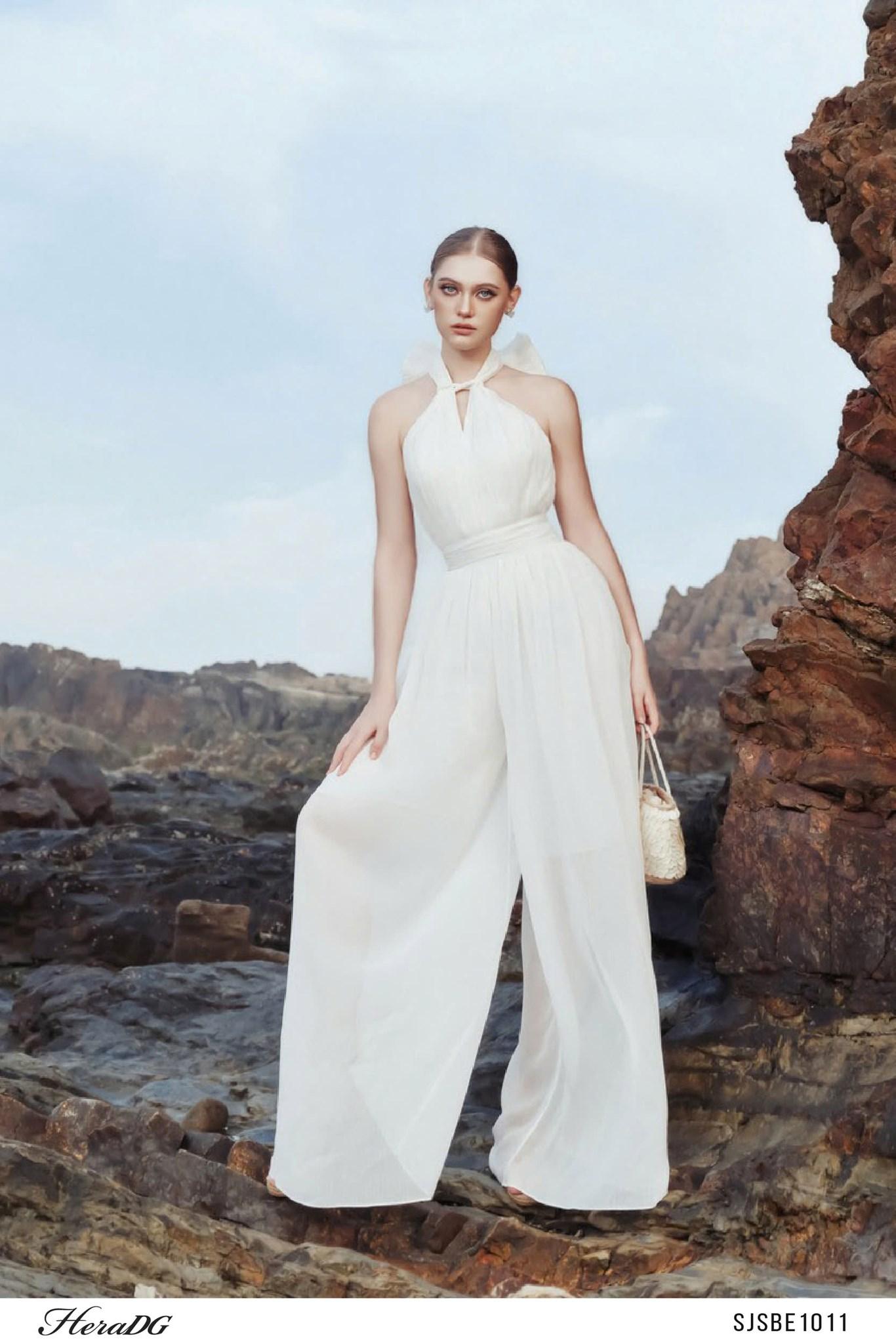 Bộ jumpsuit dáng váy