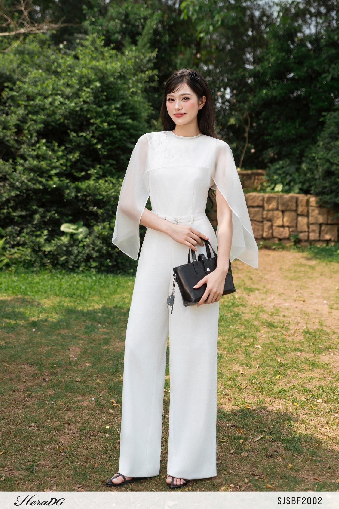 Jumpsuit cổ yếm kèm choàng tơ