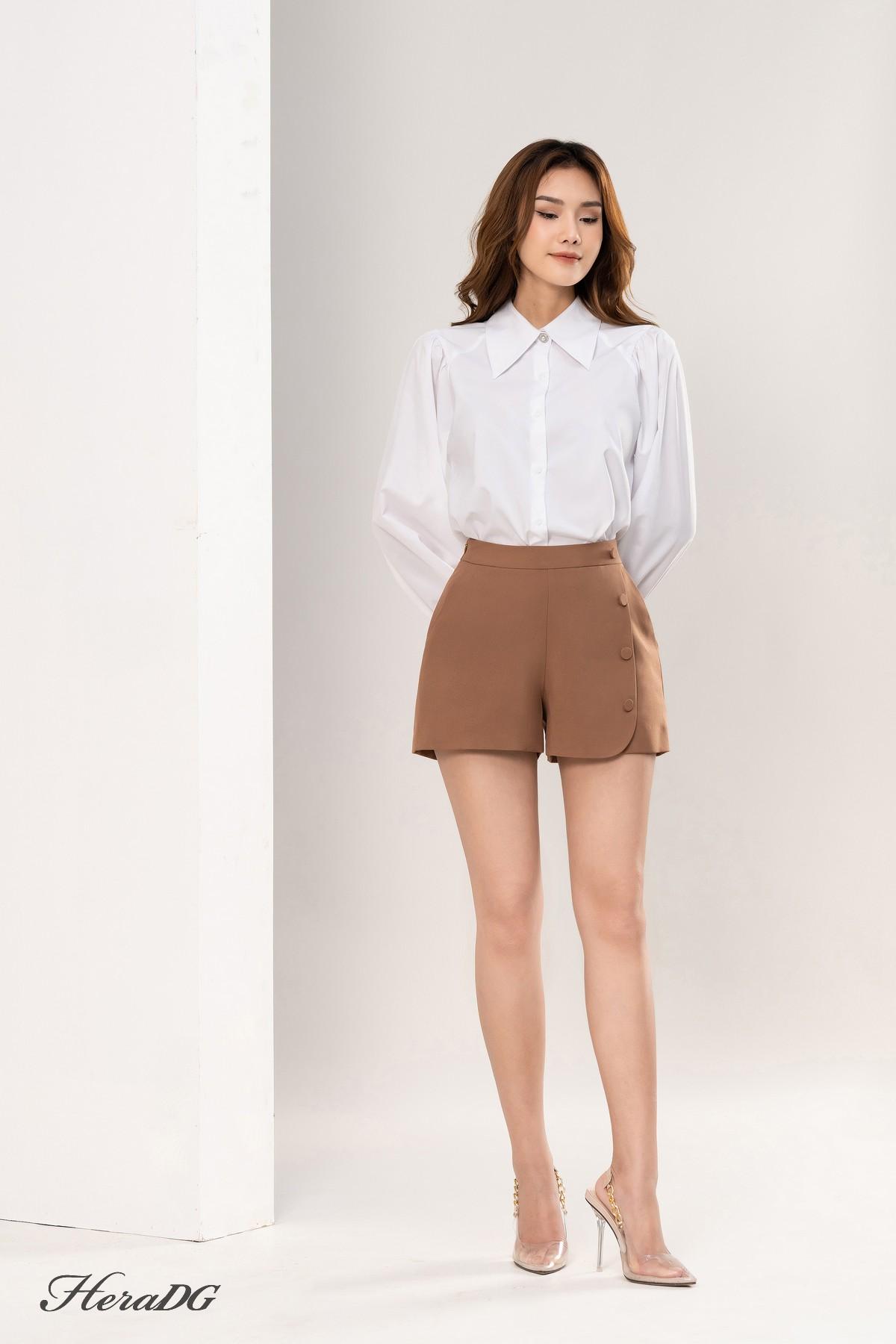 Quần short cúc trang trí lệch