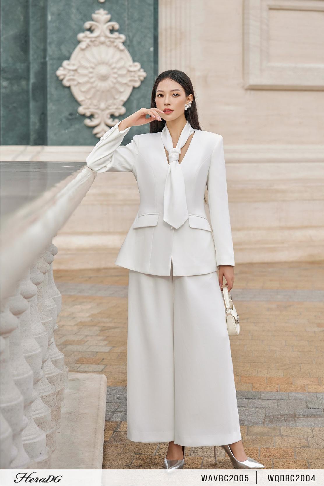 Áo vest dáng ôm cổ lụa