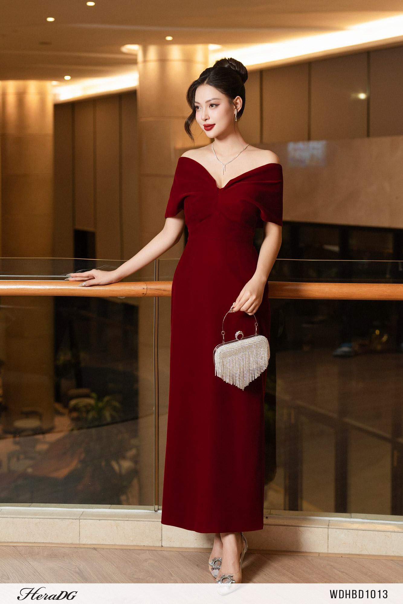 Đầm ôm ngang vai
