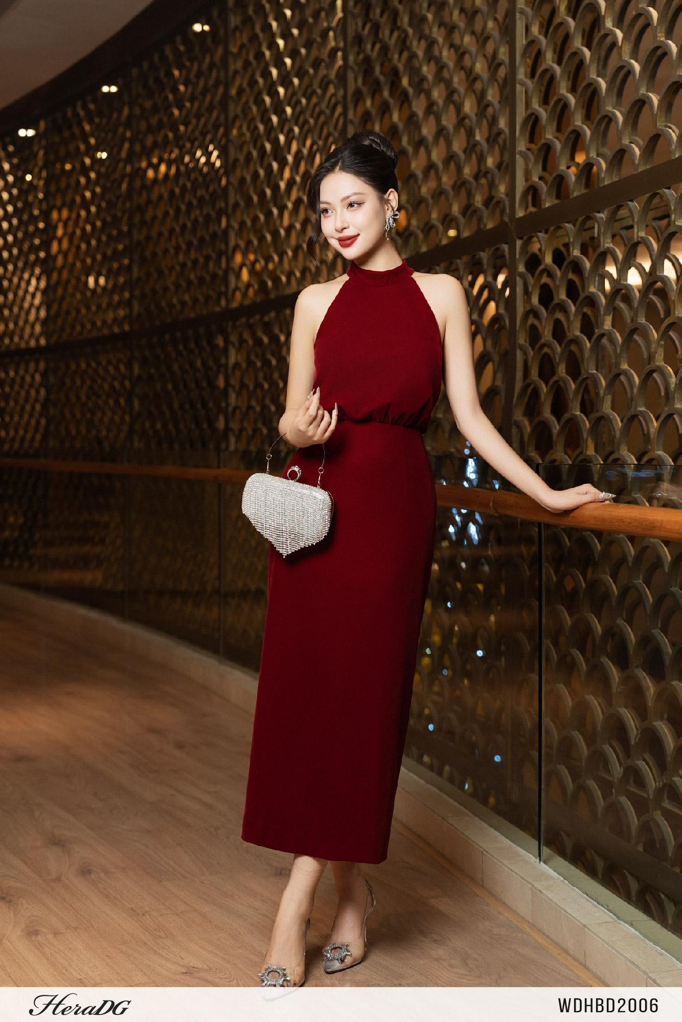 Đầm suông cổ dáng yếm