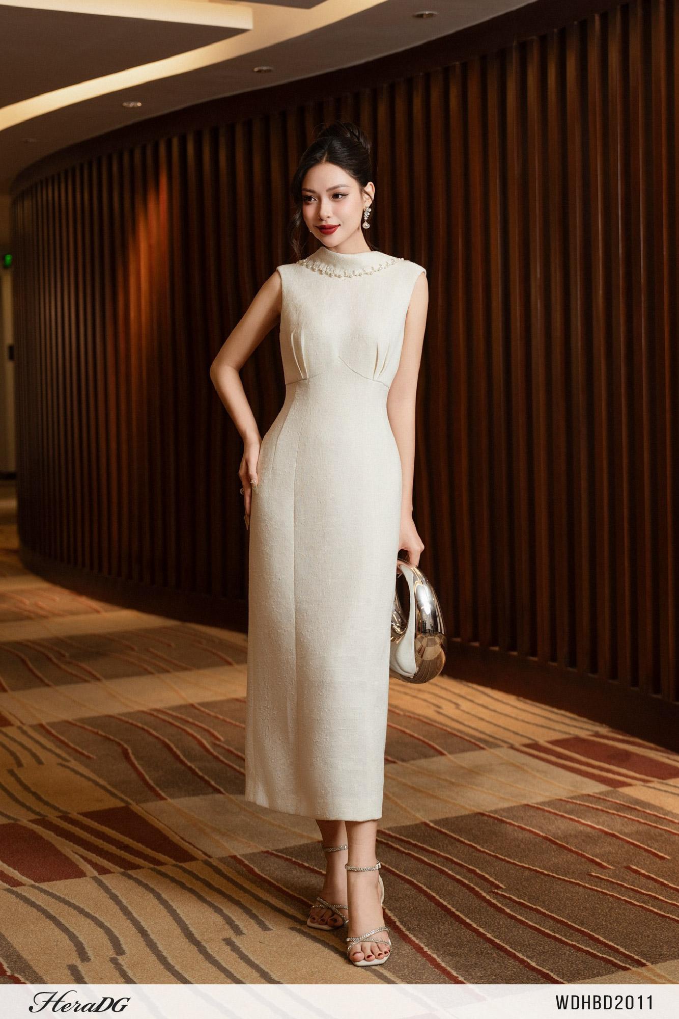 Đầm ôm cổ bẻ tim sau