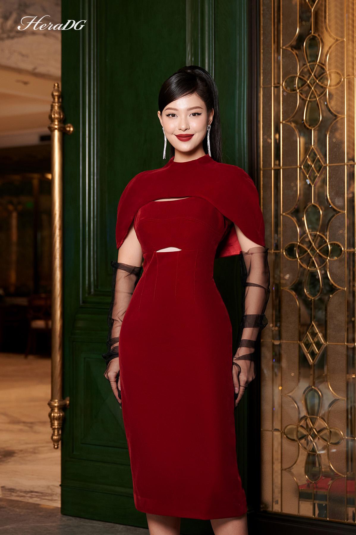 Đầm ôm phủ vai