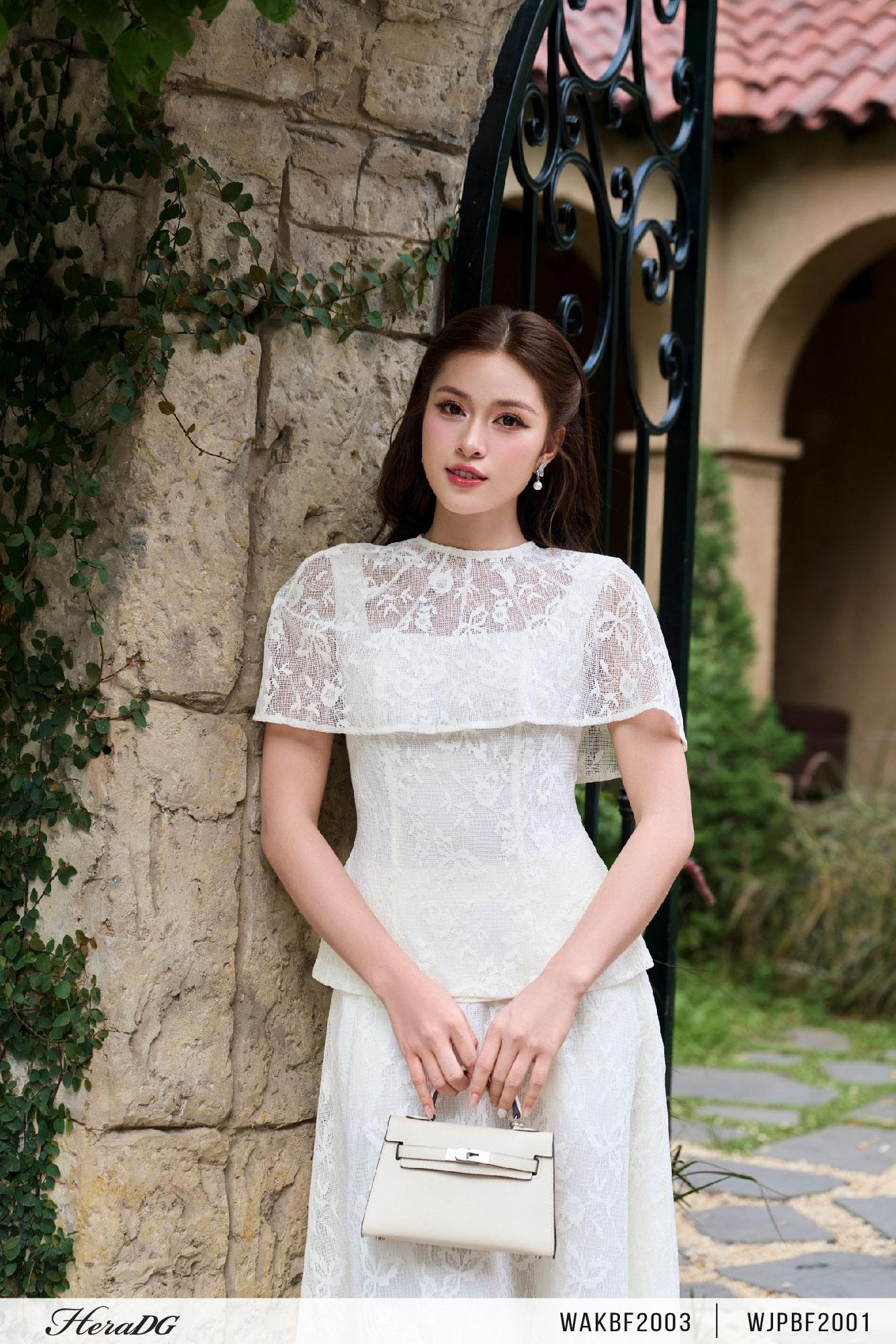 Áo kiểu peplum có cape
