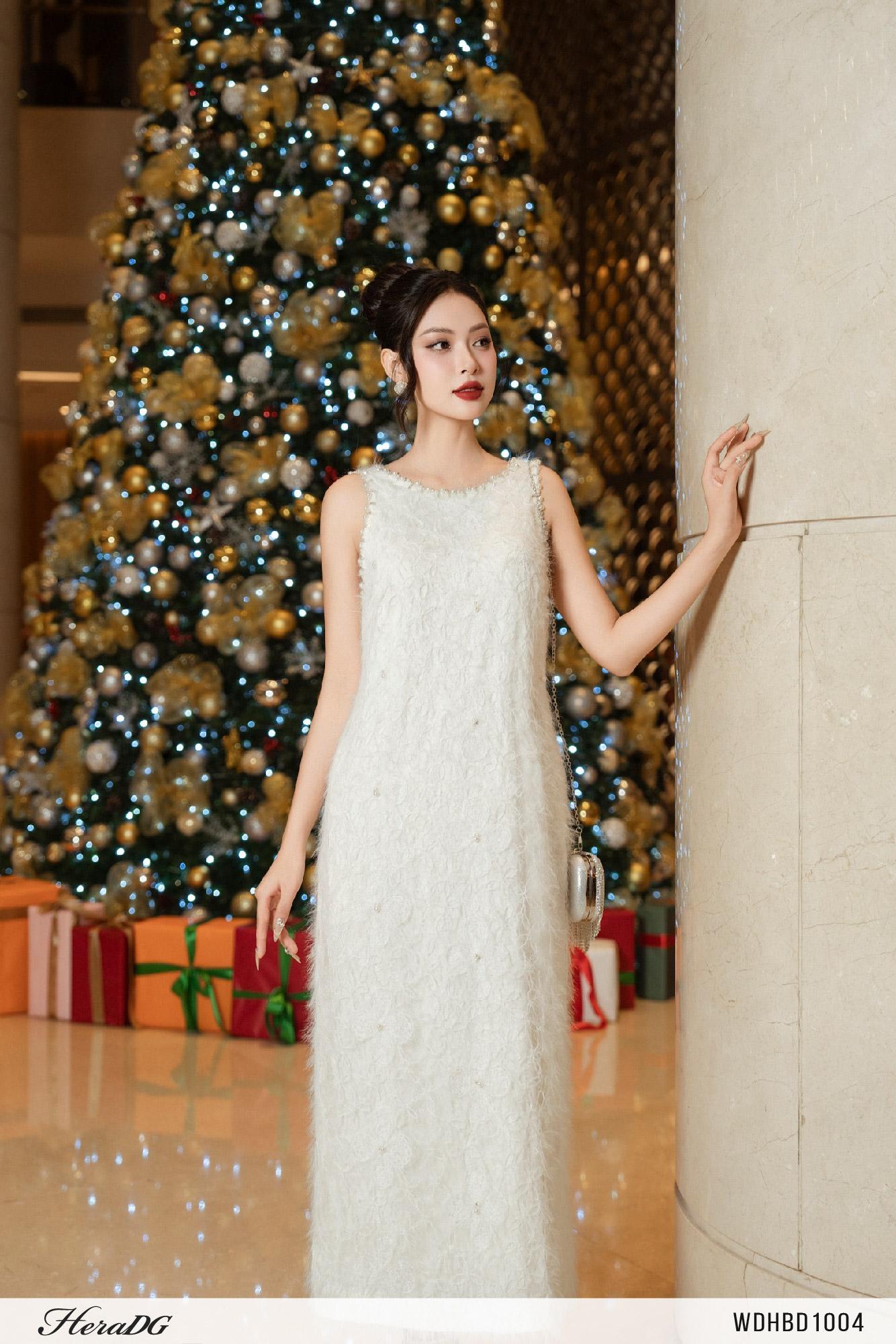 Đầm suông cổ dáng yếm